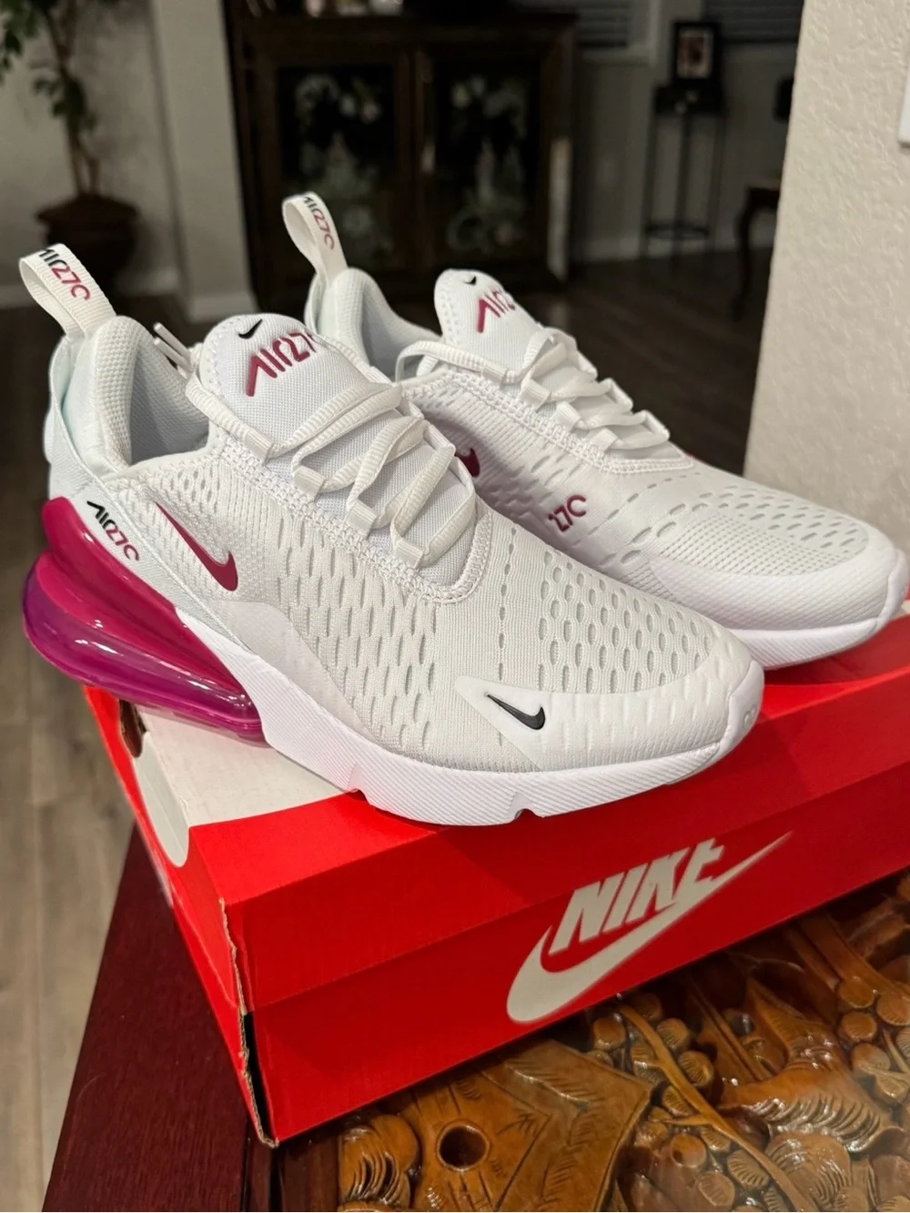 Brand new Nike Air Max 270 Women’s Shoes size 5Y youth or 6.5 womens